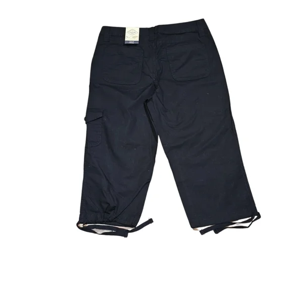 St. John's Bay Midrise Black Capris Size 8 - Picture 2 of 4